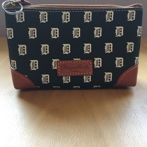 Dooney & Bourke Detroit Tigers small cosmetic case